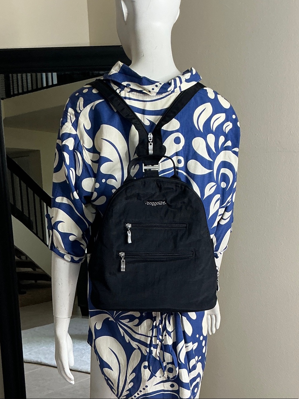 Black Men's Casual Backpack - Baggallini